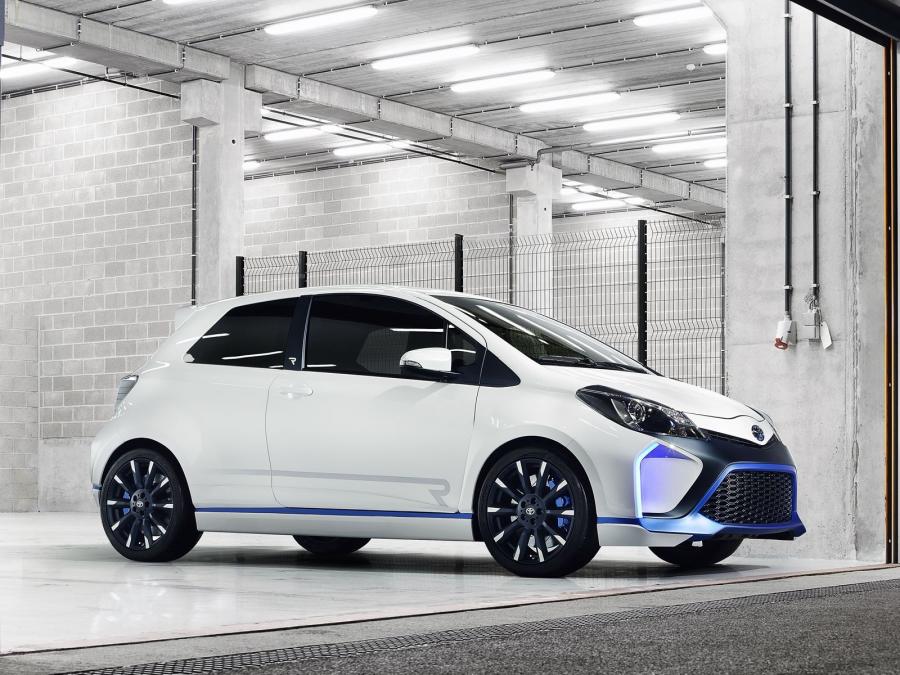  Toyota Yaris Hybrid-R Concept 2013 года  (фото 22 из 42)